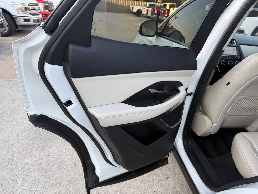 Jaguar E-PACE Vehicle Full-screen Gallery Image 14