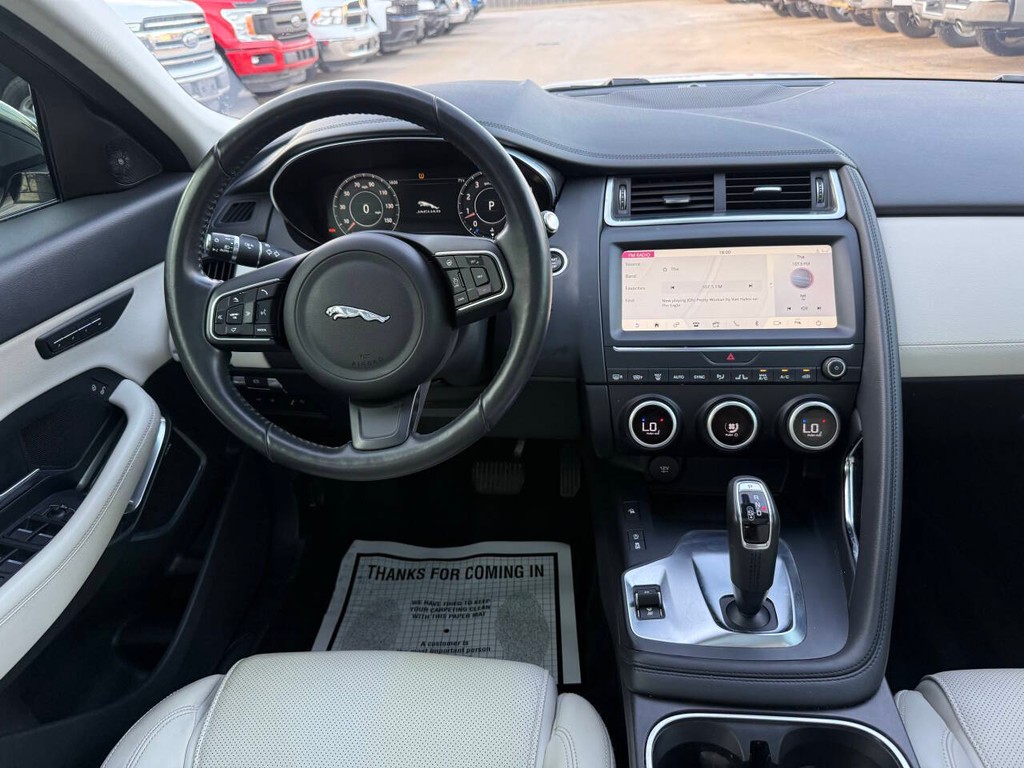 Jaguar E-PACE Vehicle Full-screen Gallery Image 21