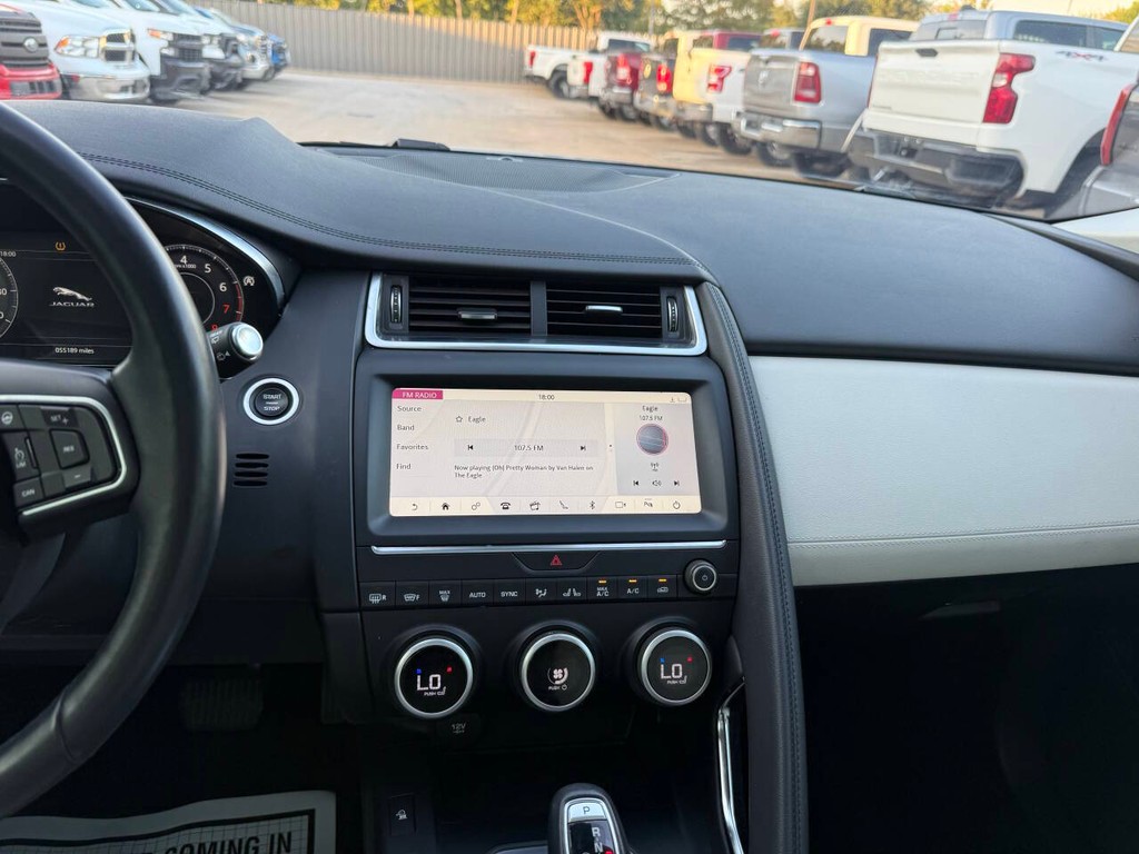 Jaguar E-PACE Vehicle Full-screen Gallery Image 24