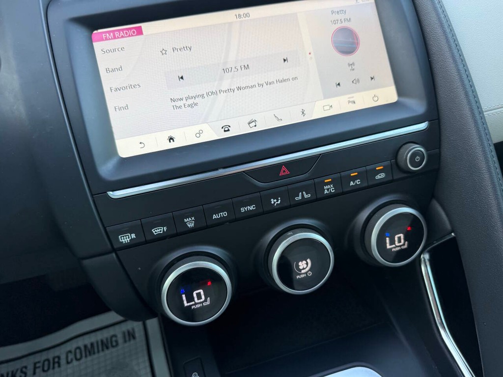 Jaguar E-PACE Vehicle Full-screen Gallery Image 27