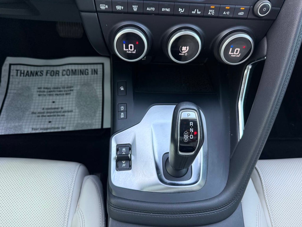 Jaguar E-PACE Vehicle Full-screen Gallery Image 28