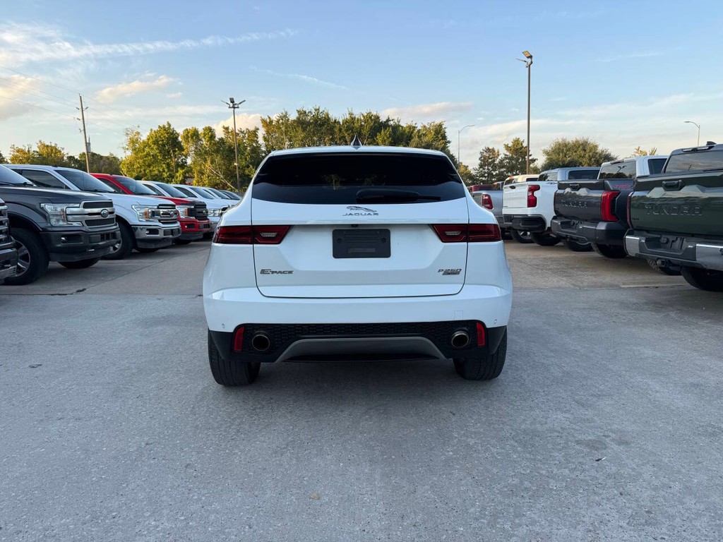 Jaguar E-PACE Vehicle Full-screen Gallery Image 39