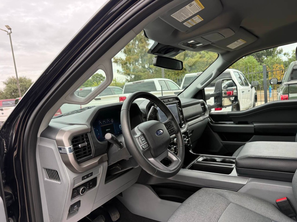 Ford F-150 Vehicle Full-screen Gallery Image 06