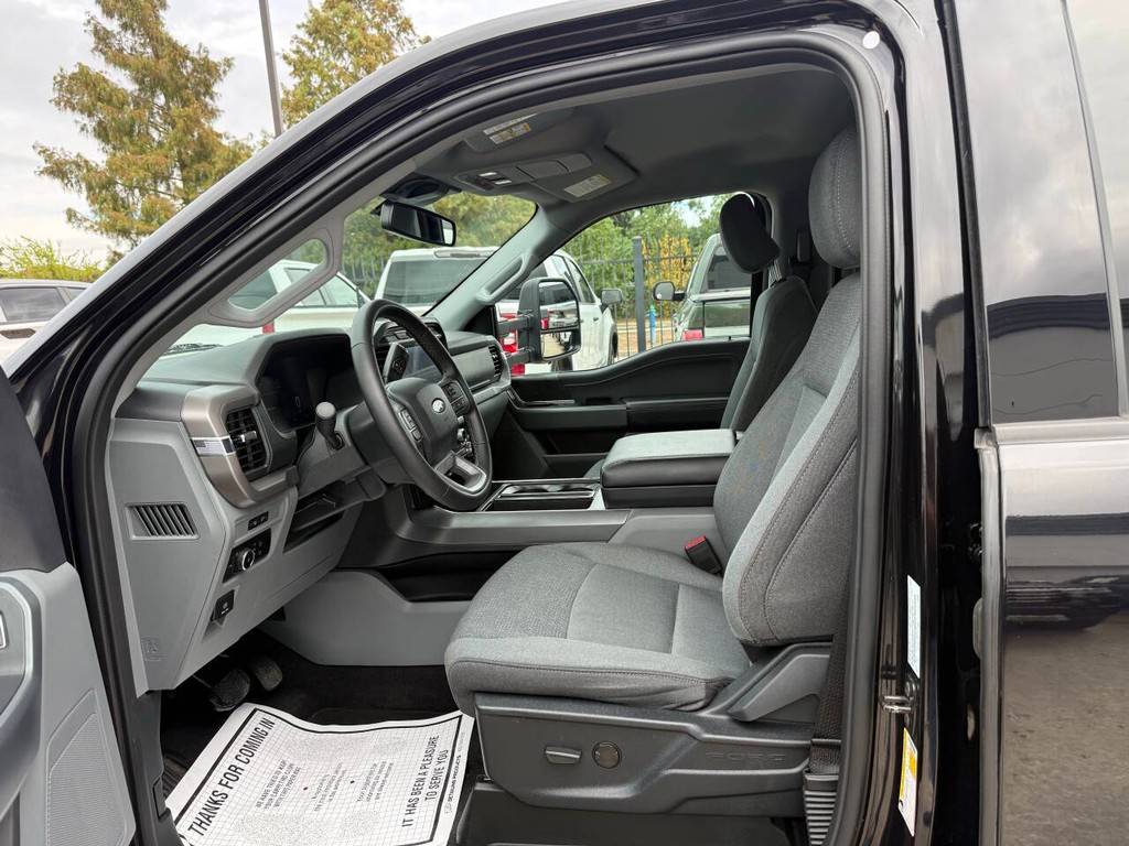Ford F-150 Vehicle Full-screen Gallery Image 07