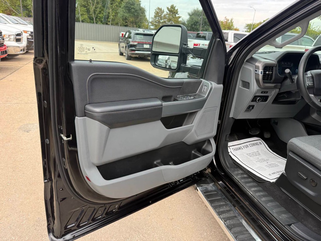 Ford F-150 Vehicle Full-screen Gallery Image 08
