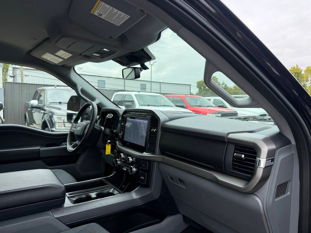 Ford F-150 Vehicle Full-screen Gallery Image 09
