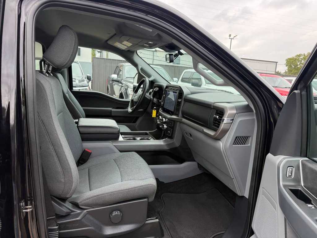 Ford F-150 Vehicle Full-screen Gallery Image 10