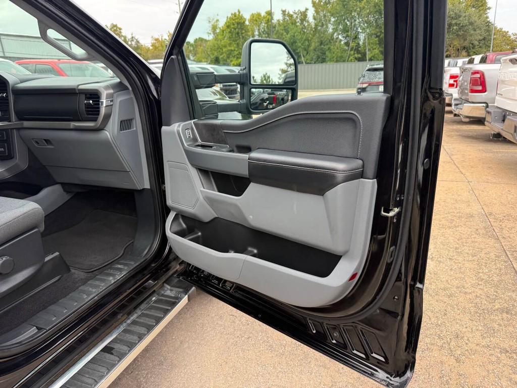Ford F-150 Vehicle Full-screen Gallery Image 11