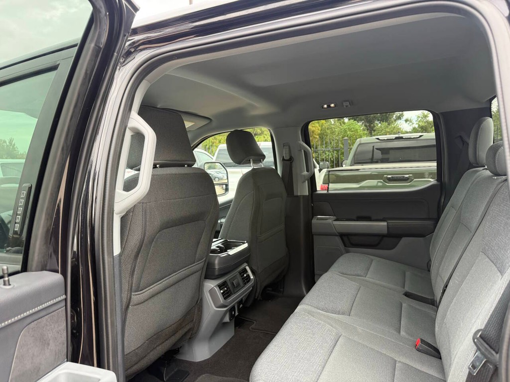 Ford F-150 Vehicle Full-screen Gallery Image 12