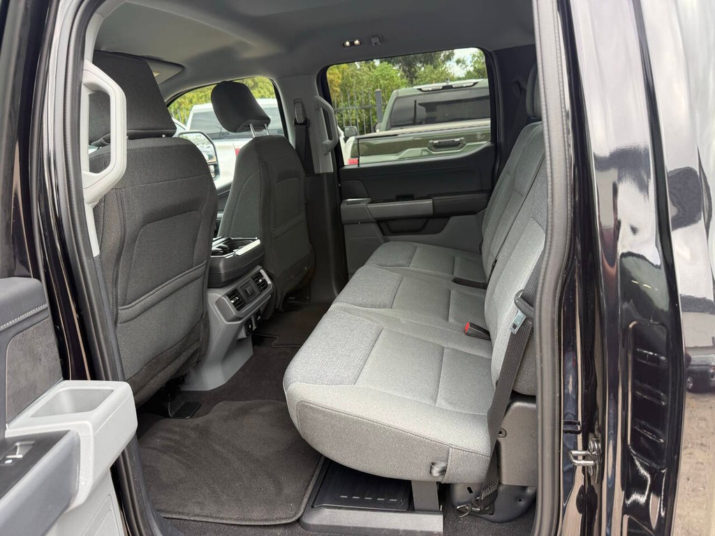 Ford F-150 Vehicle Full-screen Gallery Image 13