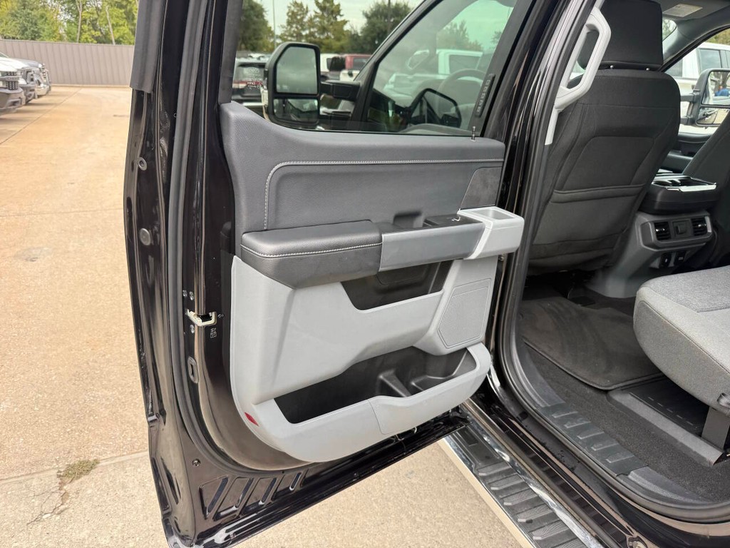 Ford F-150 Vehicle Full-screen Gallery Image 14