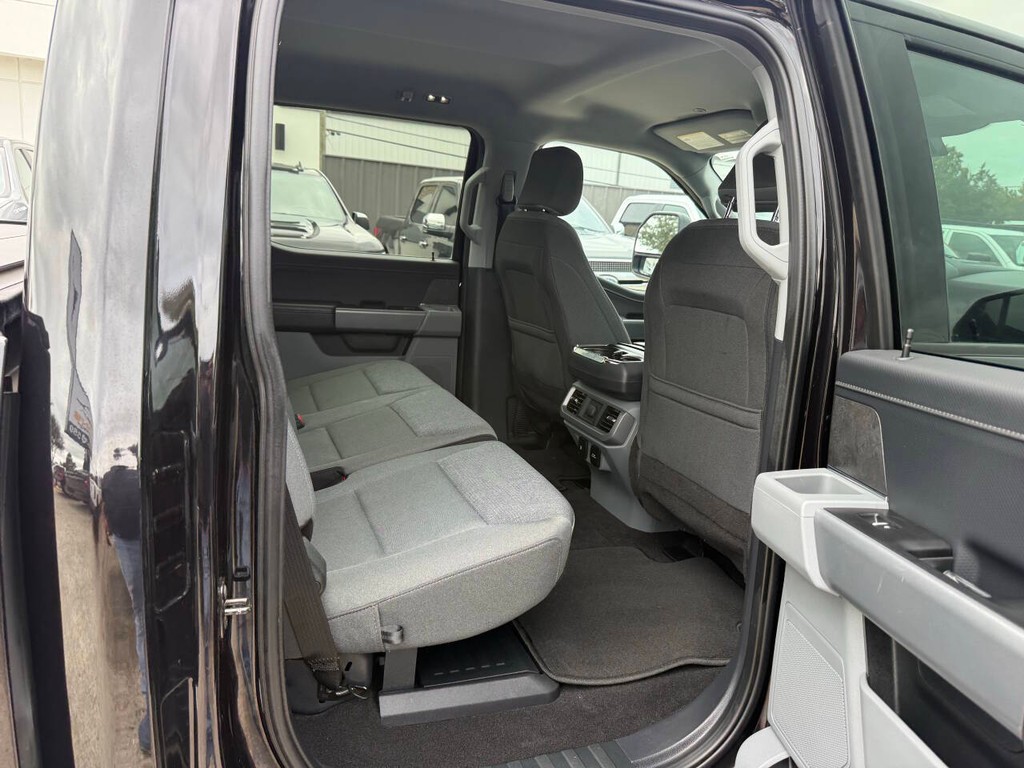 Ford F-150 Vehicle Full-screen Gallery Image 15