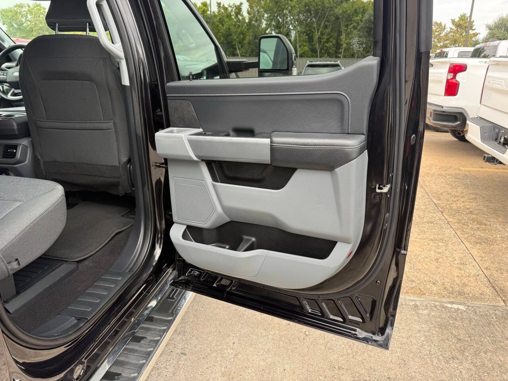 Ford F-150 Vehicle Full-screen Gallery Image 16