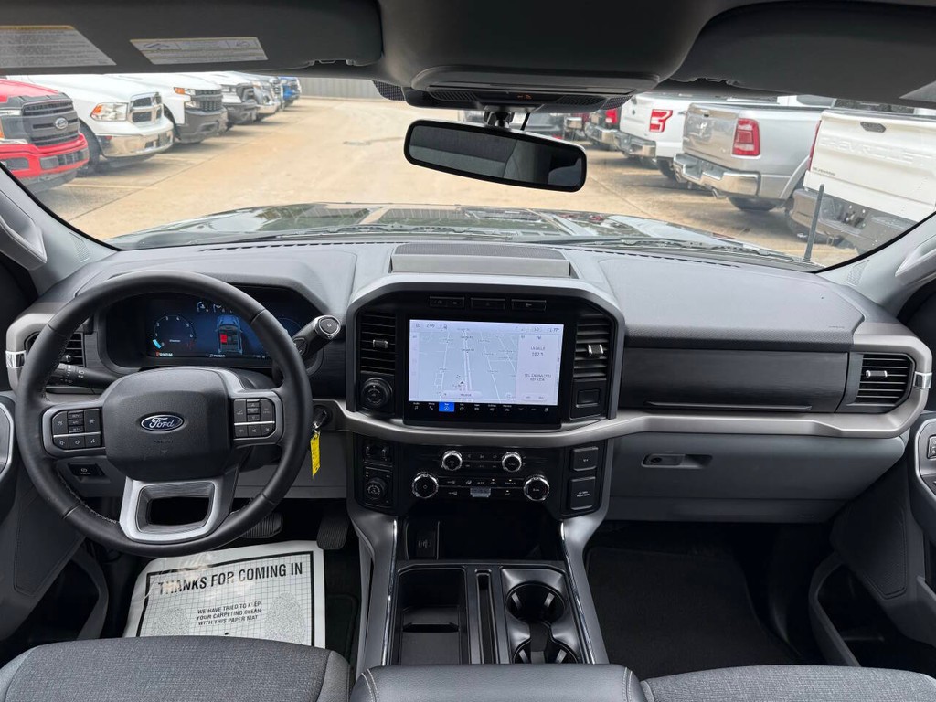 Ford F-150 Vehicle Full-screen Gallery Image 17
