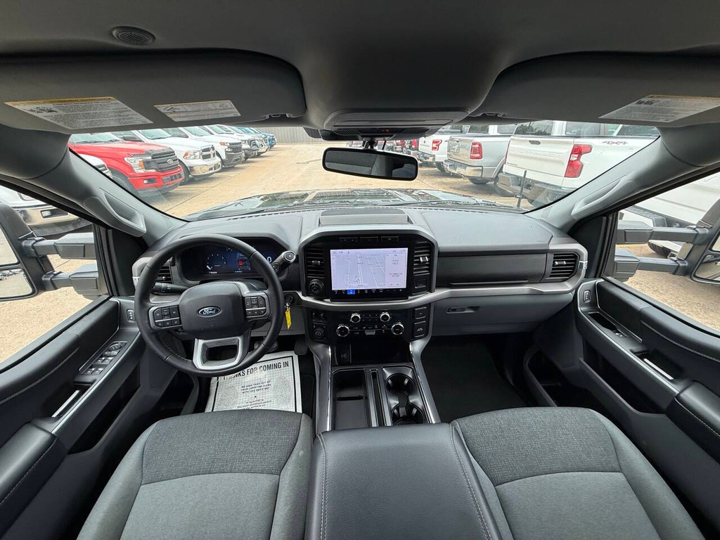 Ford F-150 Vehicle Full-screen Gallery Image 18