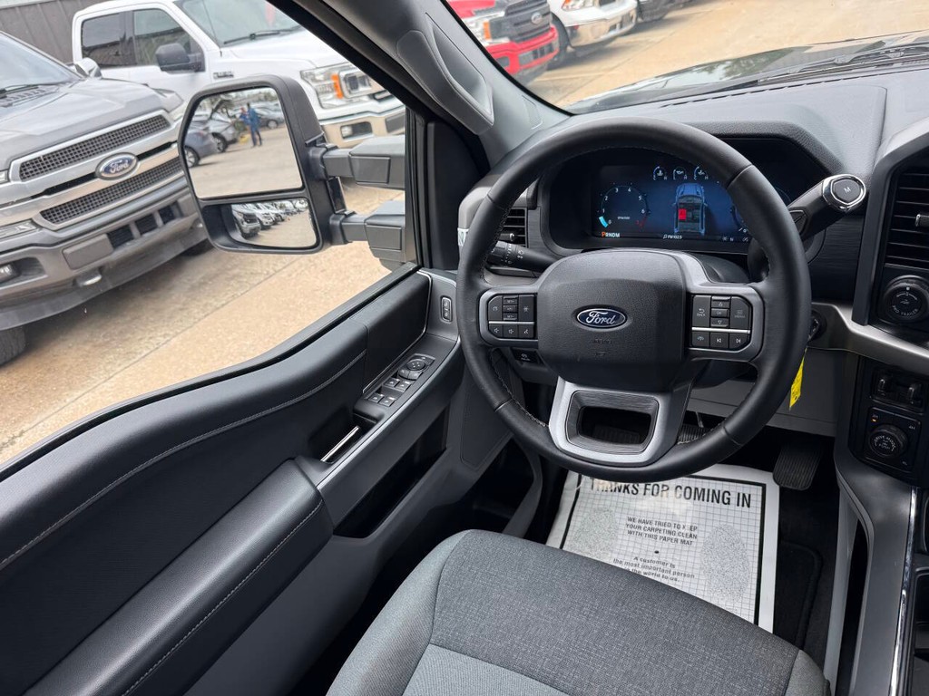 Ford F-150 Vehicle Full-screen Gallery Image 19