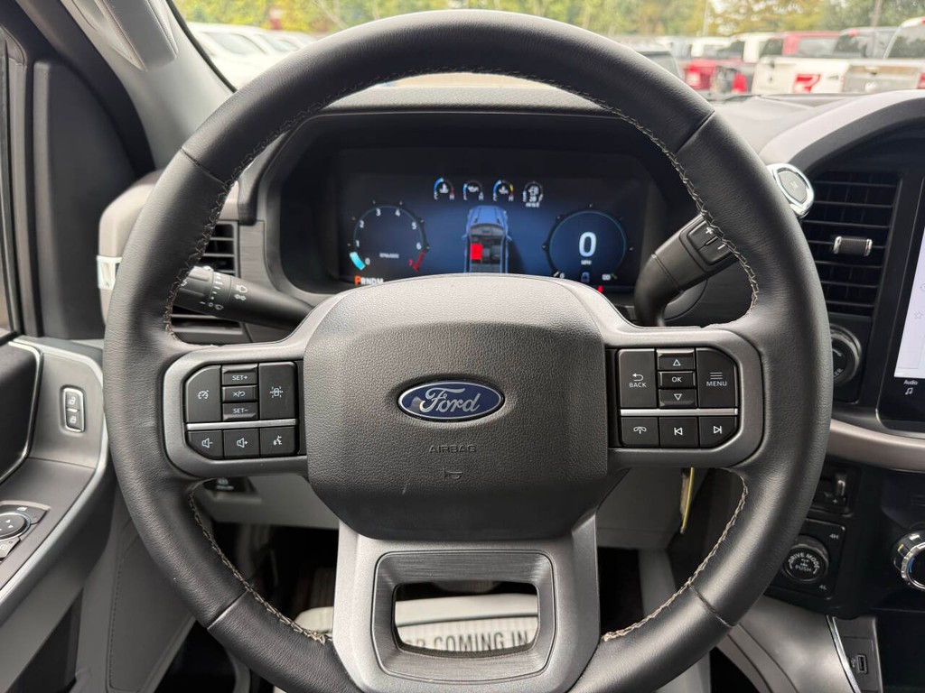 Ford F-150 Vehicle Full-screen Gallery Image 23