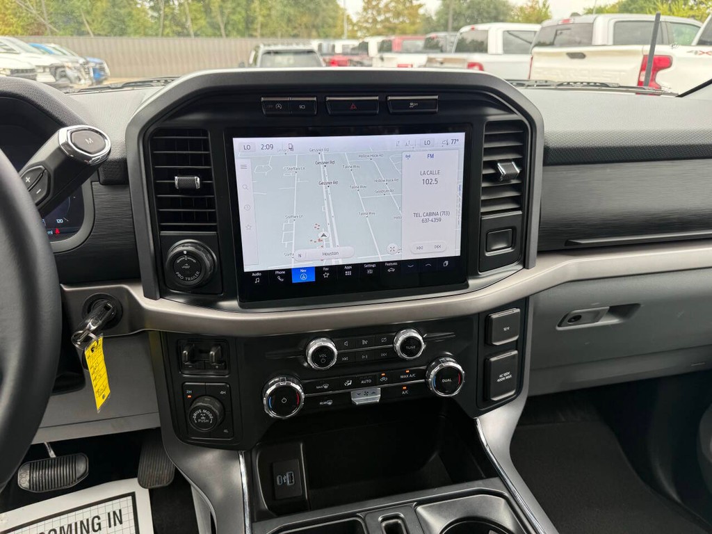 Ford F-150 Vehicle Full-screen Gallery Image 24