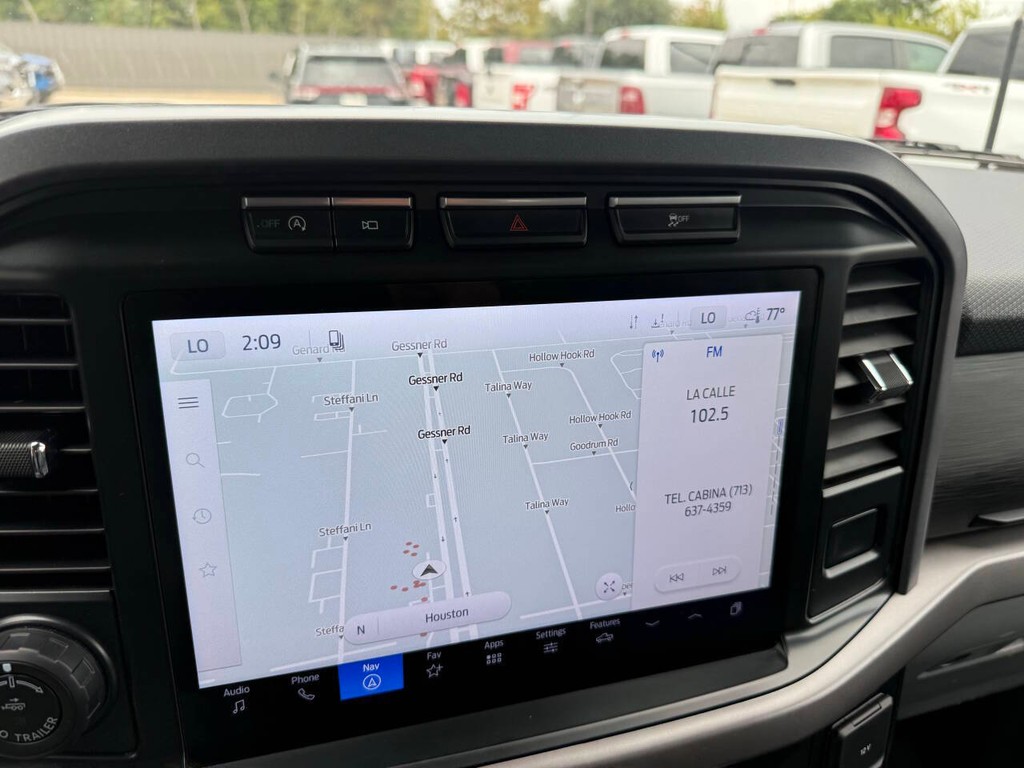 Ford F-150 Vehicle Full-screen Gallery Image 25