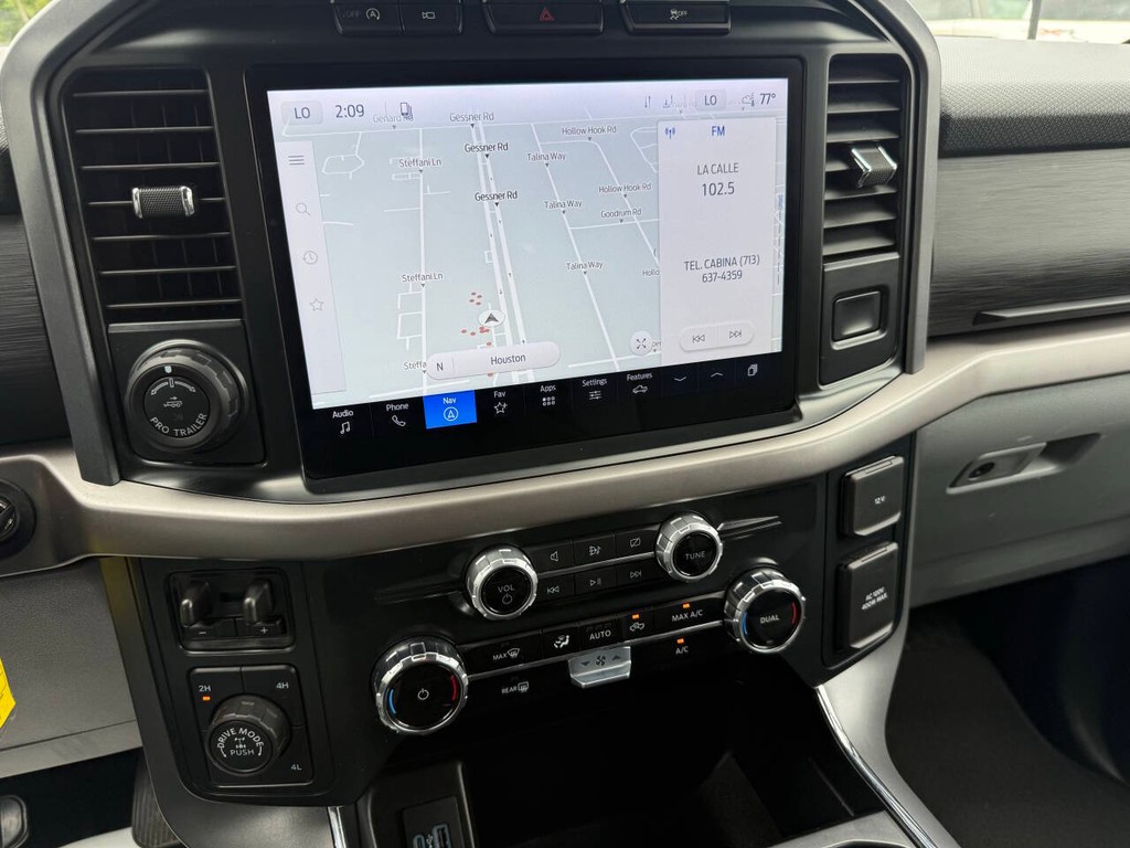 Ford F-150 Vehicle Full-screen Gallery Image 26