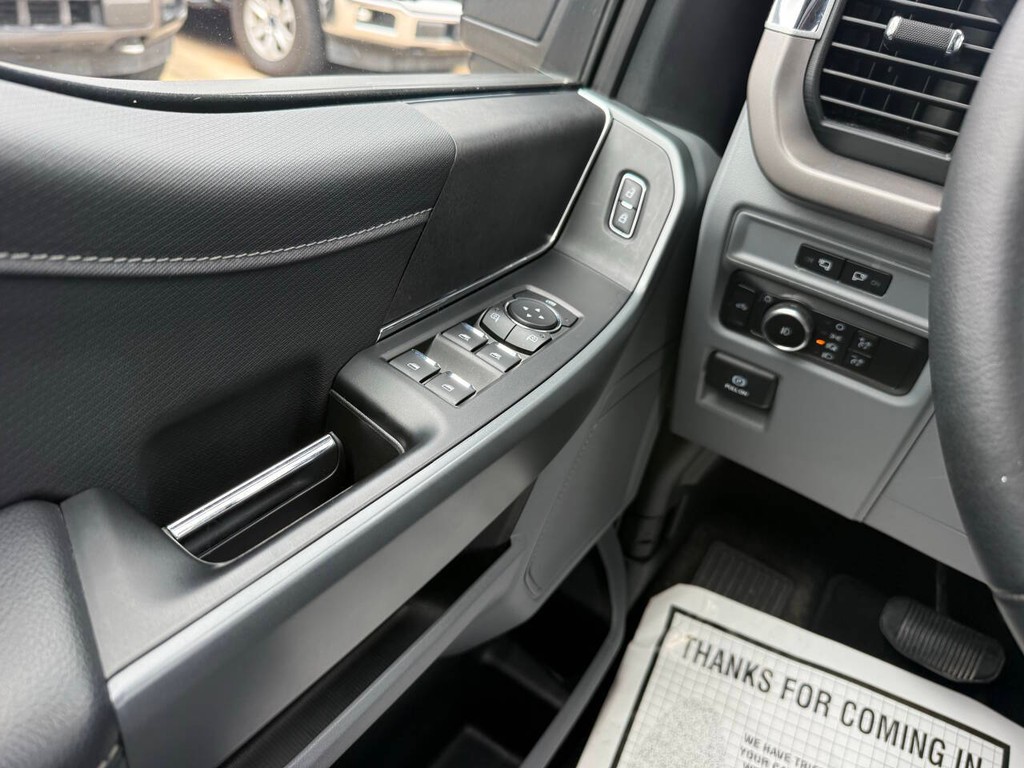 Ford F-150 Vehicle Full-screen Gallery Image 30