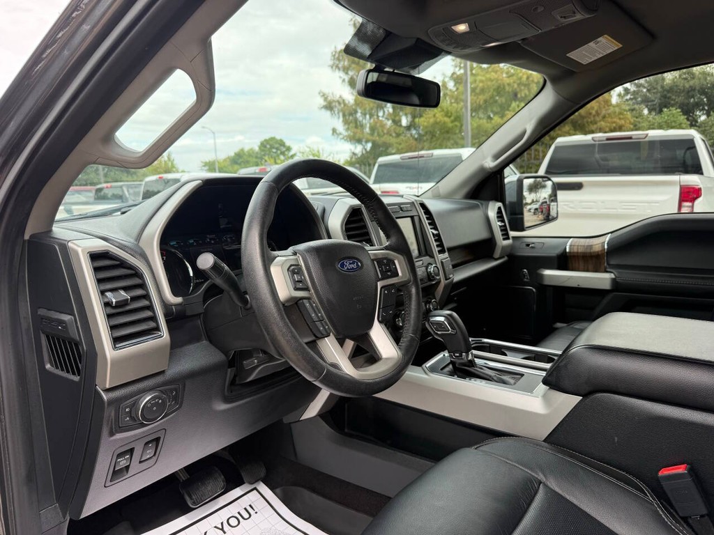 Ford F-150 Vehicle Full-screen Gallery Image 07