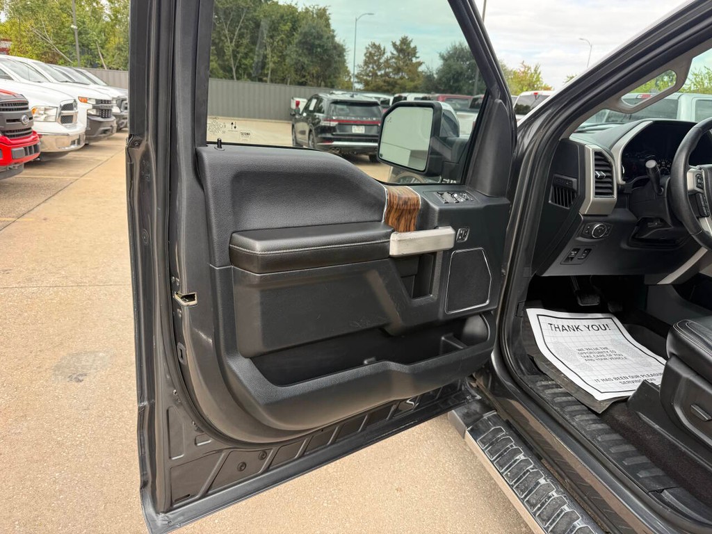 Ford F-150 Vehicle Full-screen Gallery Image 09