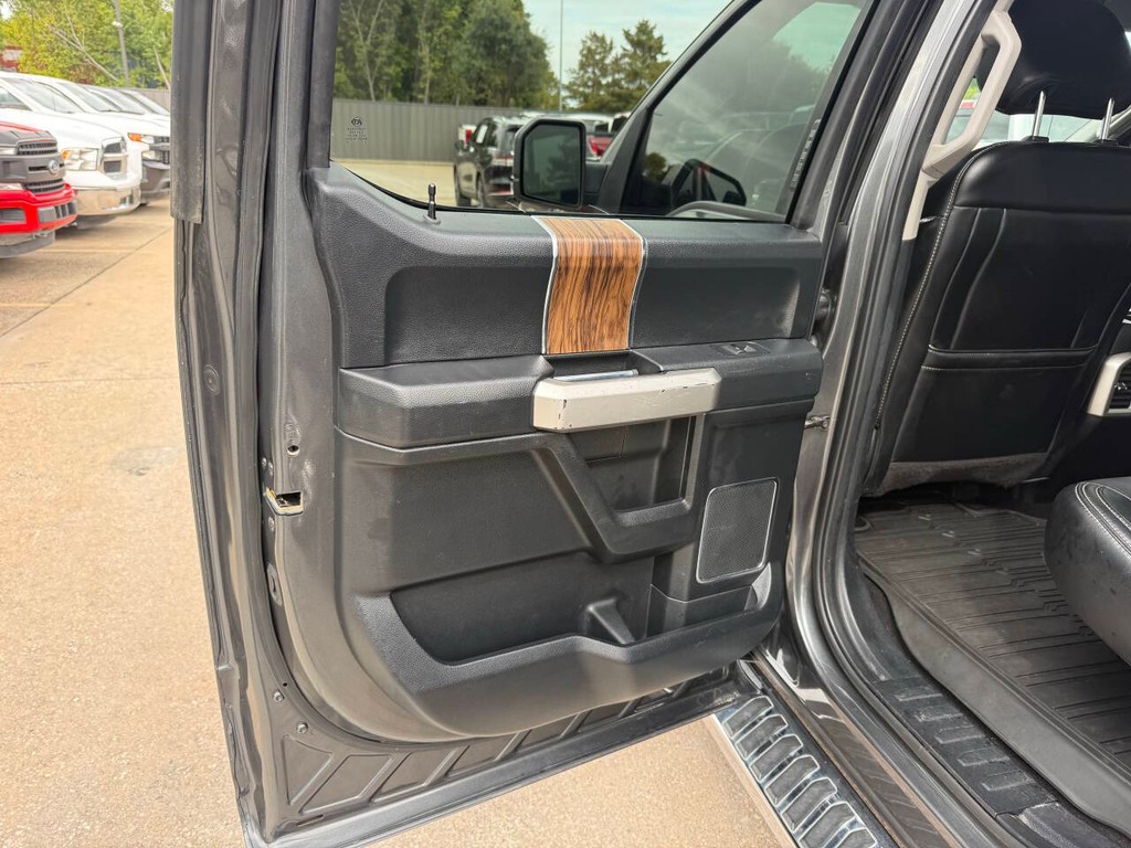 Ford F-150 Vehicle Full-screen Gallery Image 15