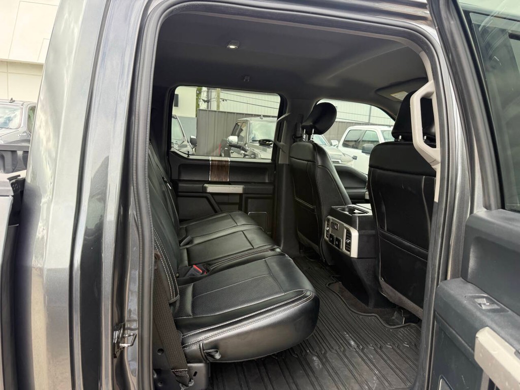 Ford F-150 Vehicle Full-screen Gallery Image 16