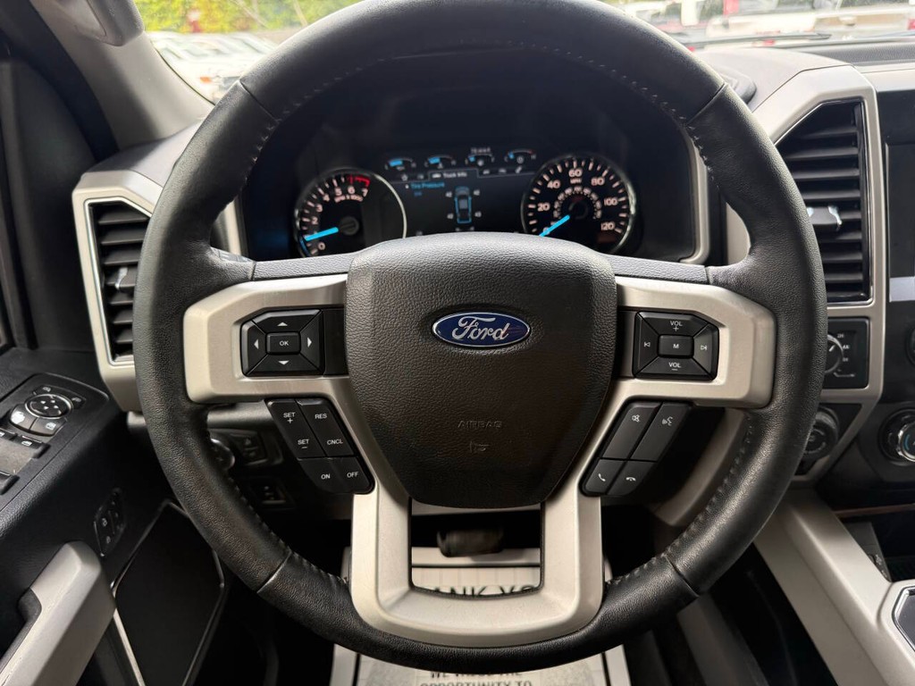 Ford F-150 Vehicle Full-screen Gallery Image 24