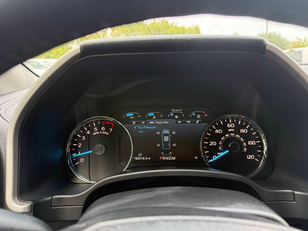 Ford F-150 Vehicle Full-screen Gallery Image 32