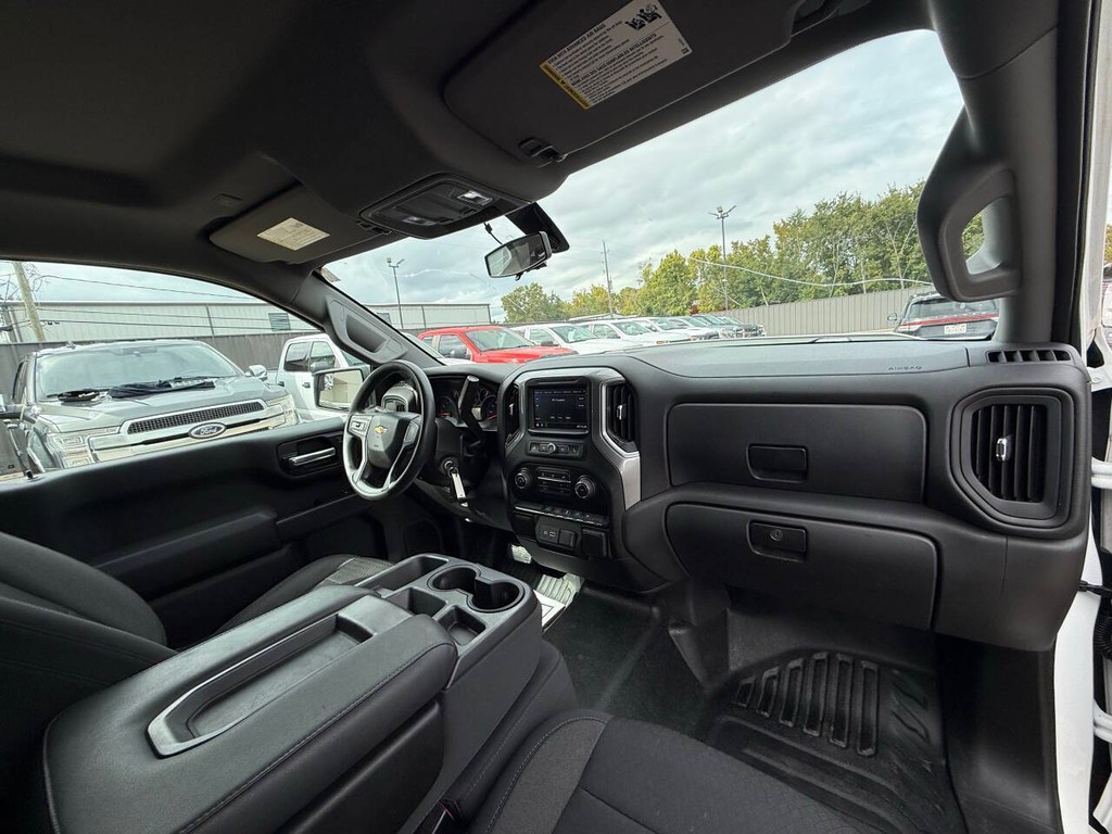 Chevrolet Silverado 1500 Vehicle Full-screen Gallery Image 10