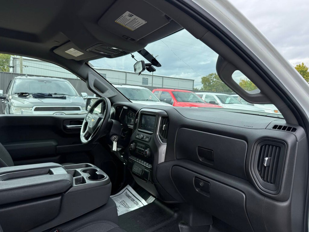 Chevrolet Silverado 1500 Vehicle Full-screen Gallery Image 12