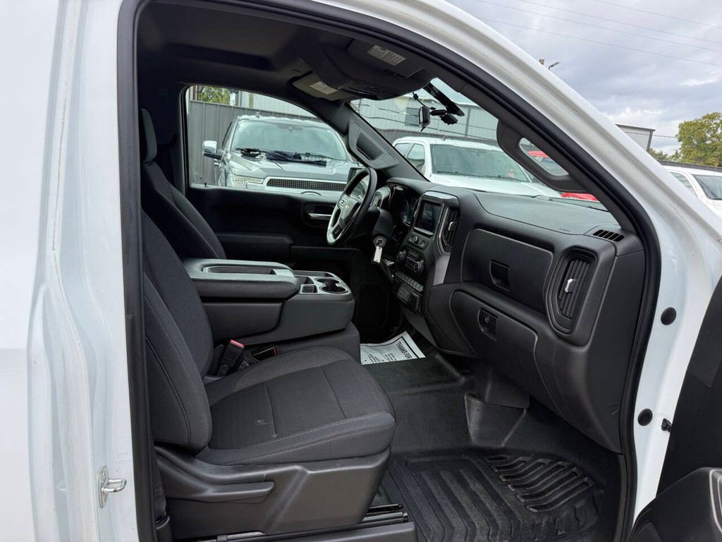 Chevrolet Silverado 1500 Vehicle Full-screen Gallery Image 13