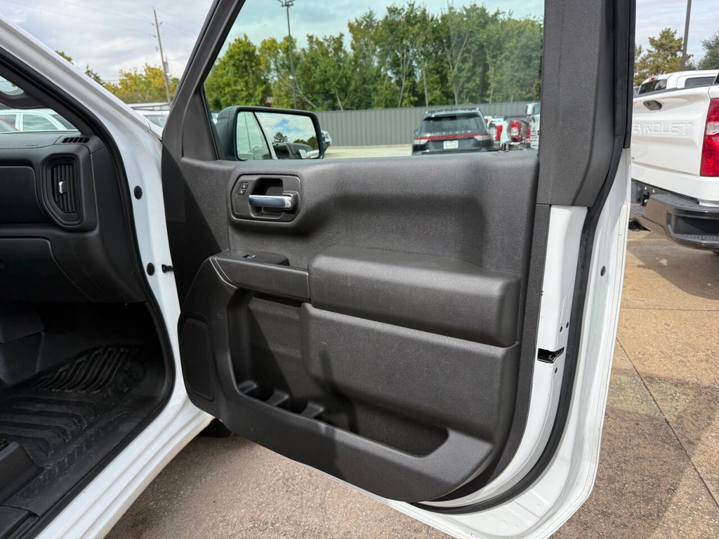 Chevrolet Silverado 1500 Vehicle Full-screen Gallery Image 14