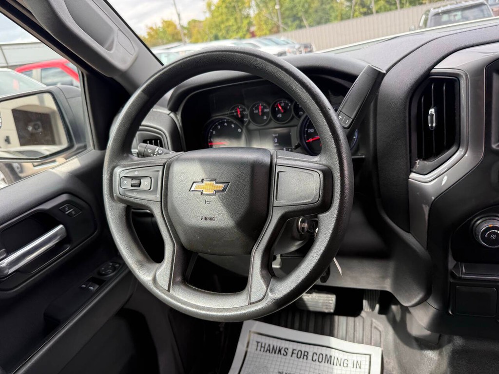 Chevrolet Silverado 1500 Vehicle Full-screen Gallery Image 15