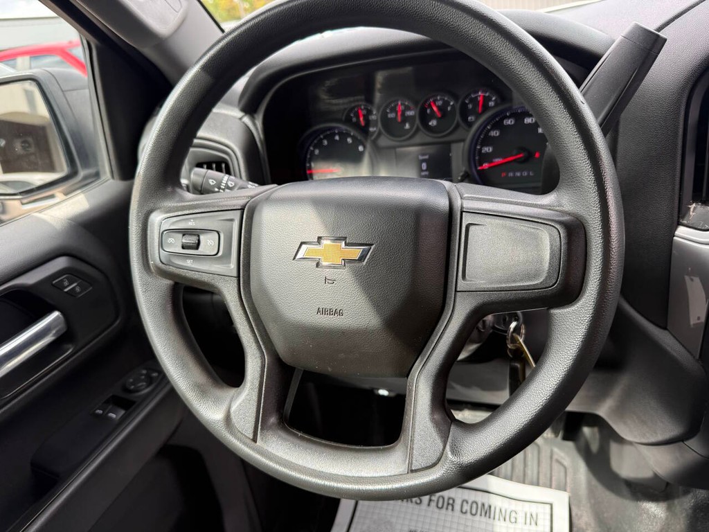 Chevrolet Silverado 1500 Vehicle Full-screen Gallery Image 16