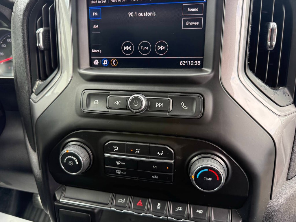 Chevrolet Silverado 1500 Vehicle Full-screen Gallery Image 19