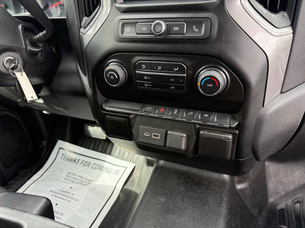Chevrolet Silverado 1500 Vehicle Full-screen Gallery Image 21