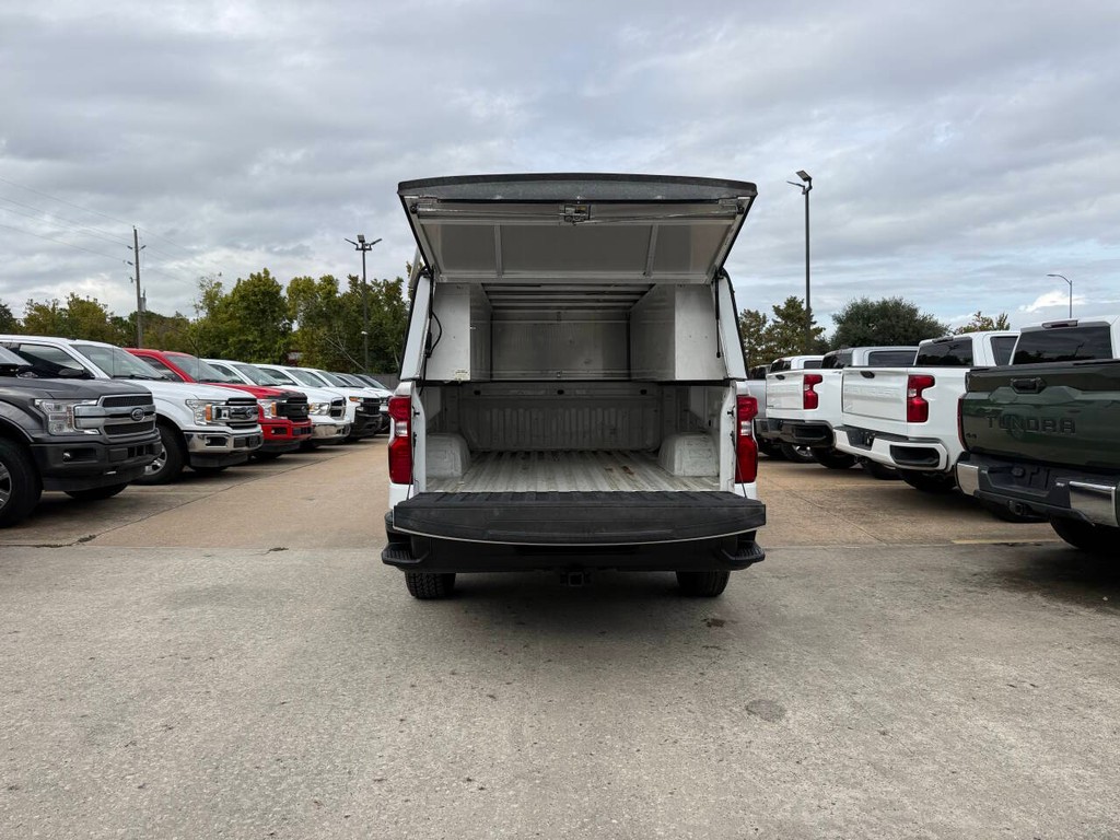 Chevrolet Silverado 1500 Vehicle Full-screen Gallery Image 31
