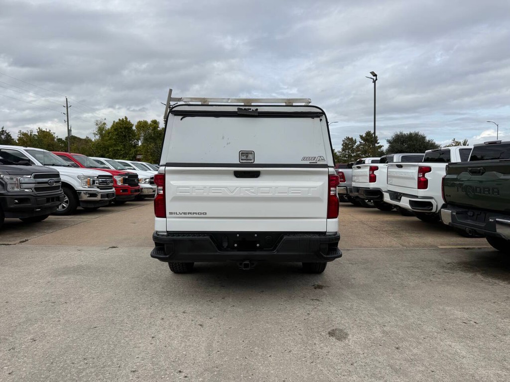 Chevrolet Silverado 1500 Vehicle Full-screen Gallery Image 32