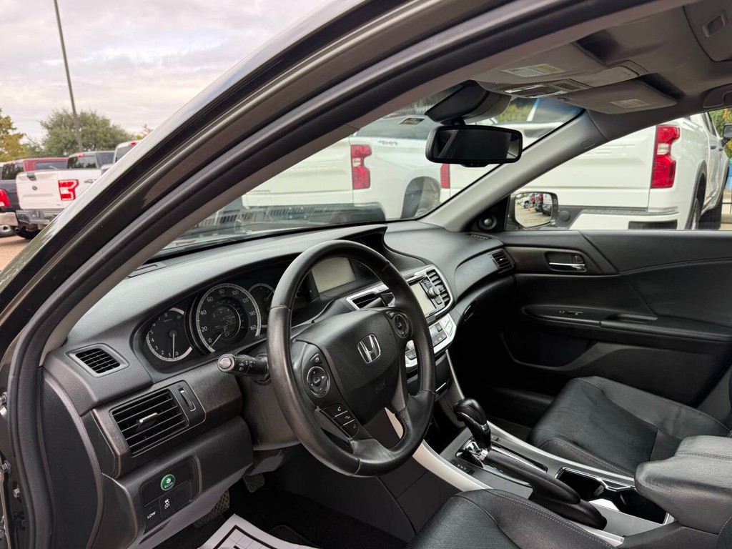 Honda Accord Sedan Vehicle Full-screen Gallery Image 06