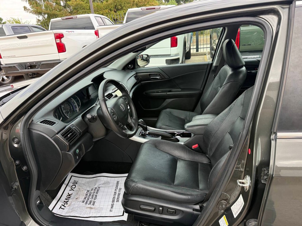 Honda Accord Sedan Vehicle Full-screen Gallery Image 07