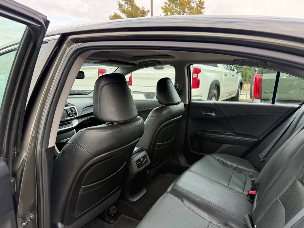 Honda Accord Sedan Vehicle Full-screen Gallery Image 12