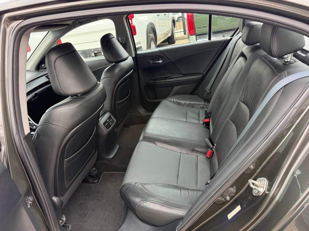 Honda Accord Sedan Vehicle Full-screen Gallery Image 13