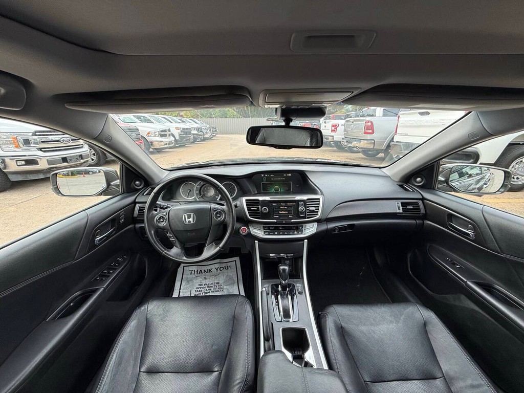 Honda Accord Sedan Vehicle Full-screen Gallery Image 18