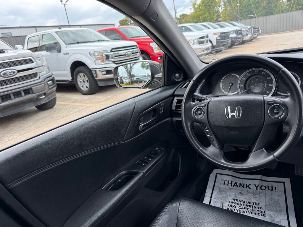 Honda Accord Sedan Vehicle Full-screen Gallery Image 19