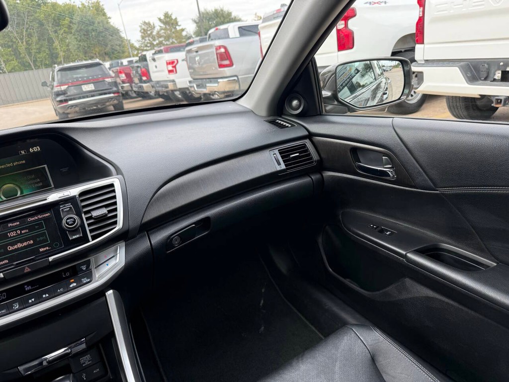 Honda Accord Sedan Vehicle Full-screen Gallery Image 20