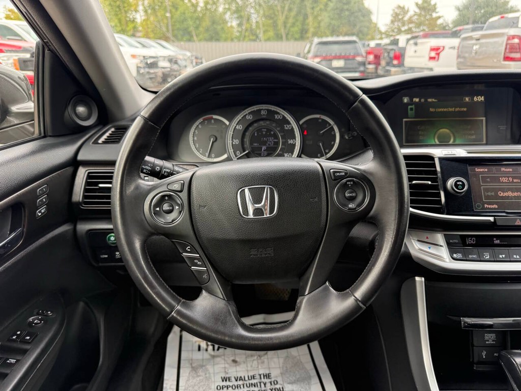 Honda Accord Sedan Vehicle Full-screen Gallery Image 22