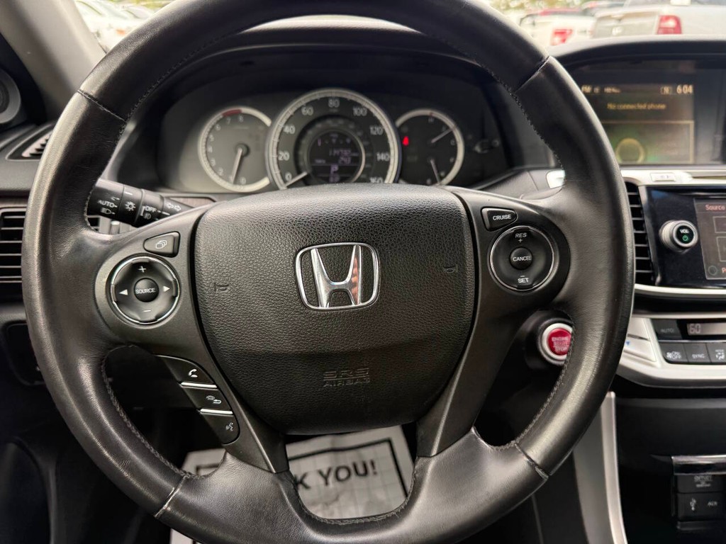 Honda Accord Sedan Vehicle Full-screen Gallery Image 23